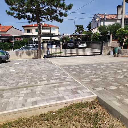 Apartments Krstulja Baška Exteriör bild