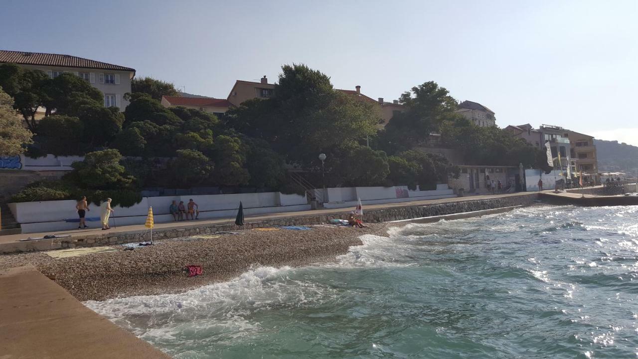 Apartments Krstulja Baška Exteriör bild