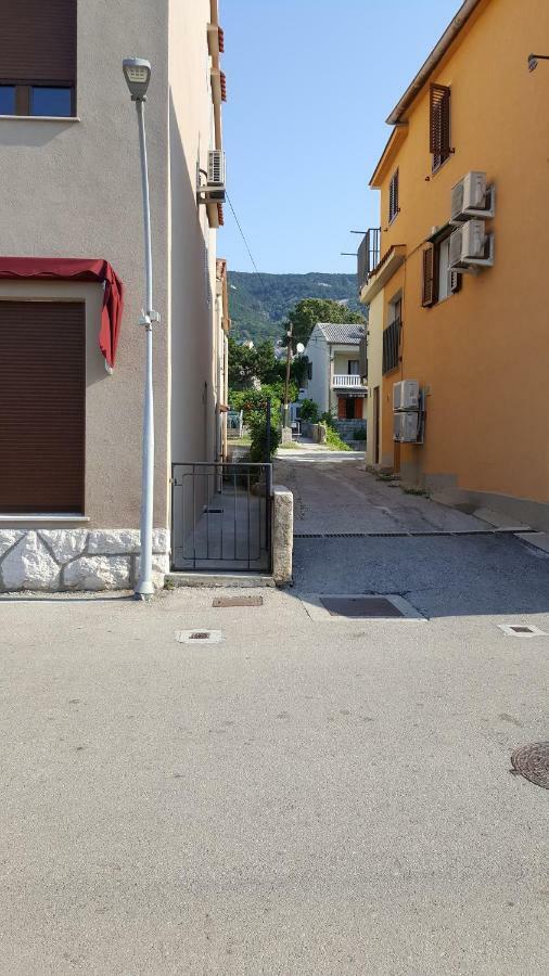 Apartments Krstulja Baška Exteriör bild